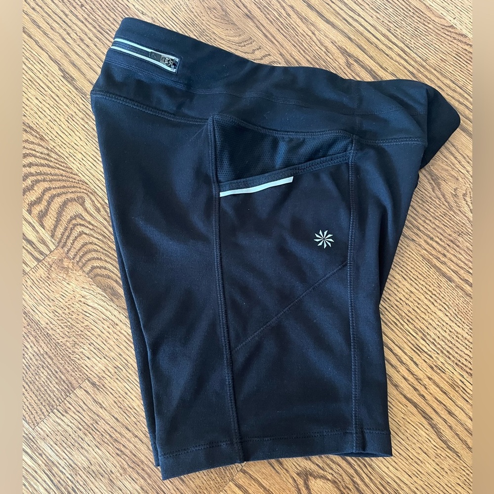 Athleta Bike Shorts Black Womens Small Side Pockets 6" Inseam  Back Zip Pocket